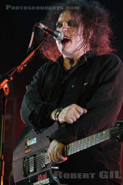 THE CURE - 2008-03-12 - PARIS - Bercy - Robert James Smith